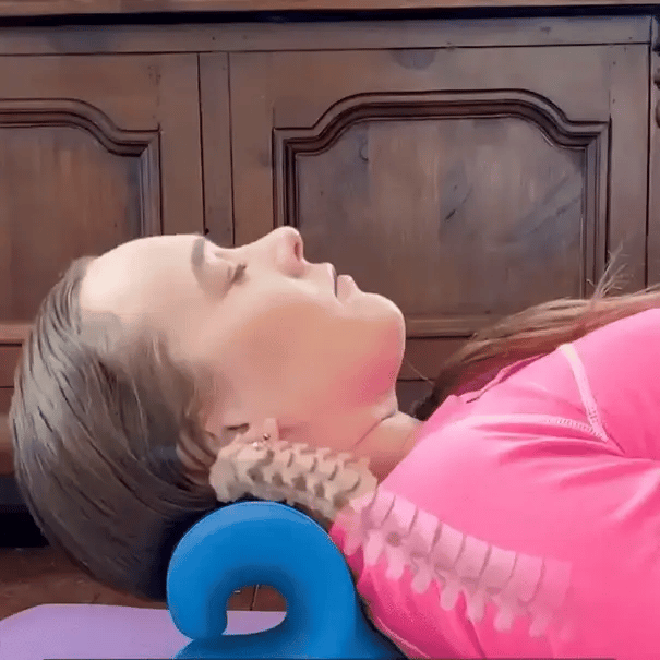 Cervical Neck Traction Pillow